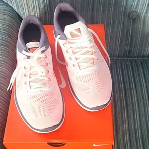 Women Fit Sole NikeFlex running sneaker